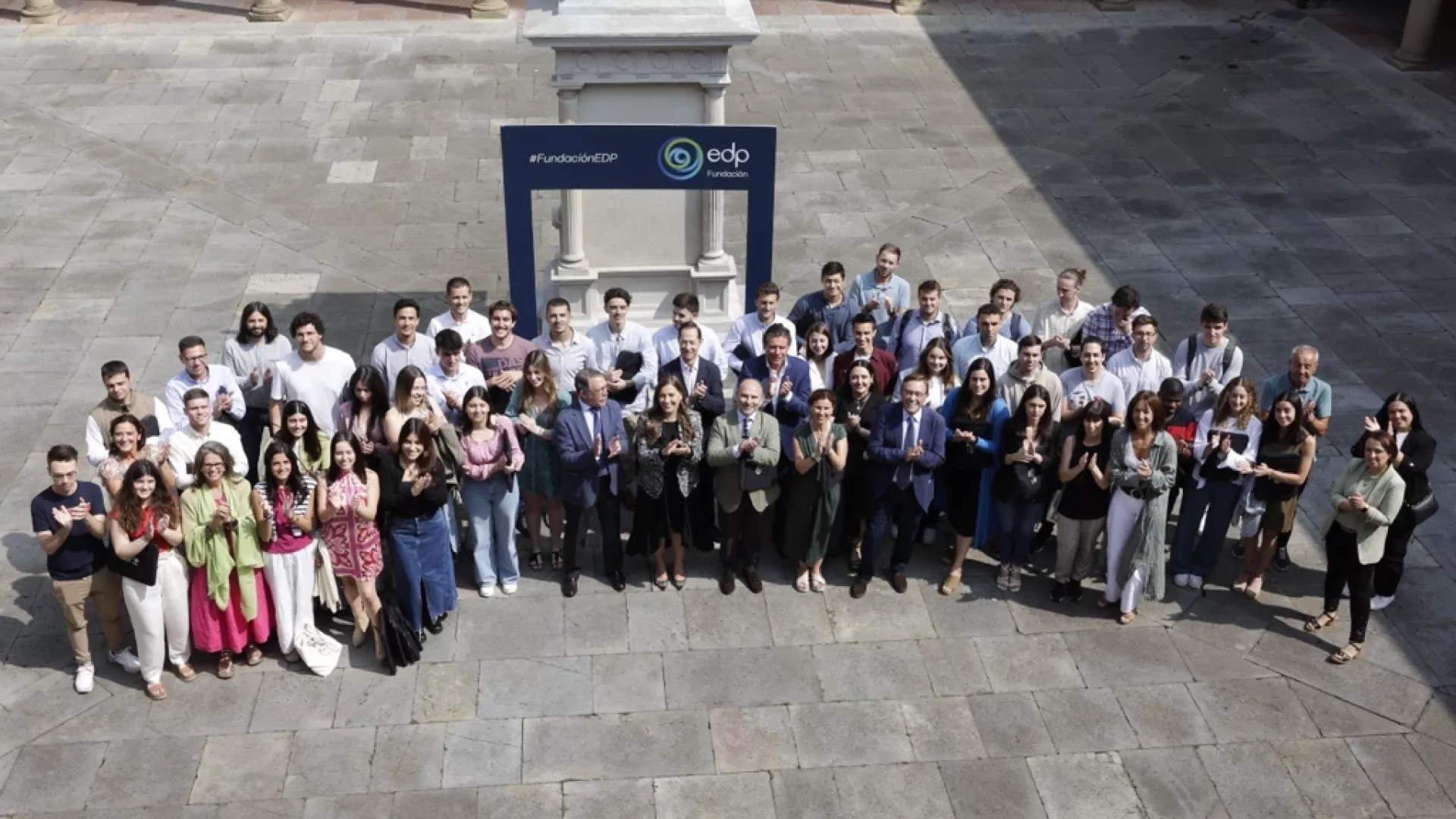 Becarios%20de%20la%20anterior%20edici%C3%B3n%20durante%20la%20entrega%20de%20diplomas%20en%20la%20Facultad%20de%20Derecho%20de%20la%20Universidad%20de%20Oviedo_0.png Becarios%20de%20la%20anterior%20edici%C3%B3n%20durante%20la%20entrega%20de%20diplomas%20en%20la%20Facultad%20de%20Derecho%20de%20la%20Universidad%20de%20Oviedo_0.png