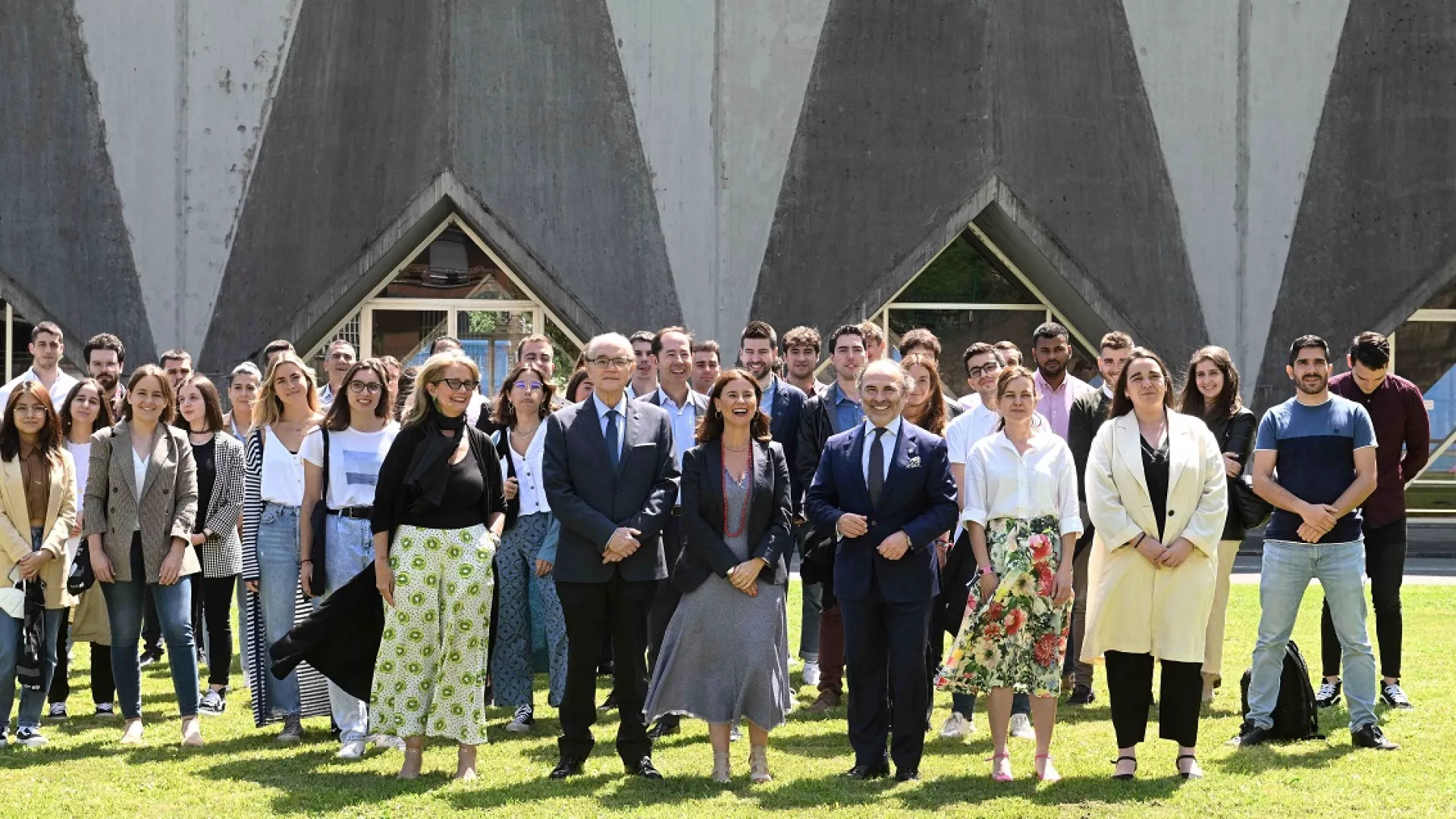 Los%20becarios%20de%20Fundaci%C3%B3n%20EDP%20del%20curso%202022-23%20en%20la%20Central%20de%20Proaza_0.jpg Los%20becarios%20de%20Fundaci%C3%B3n%20EDP%20del%20curso%202022-23%20en%20la%20Central%20de%20Proaza_0.jpg