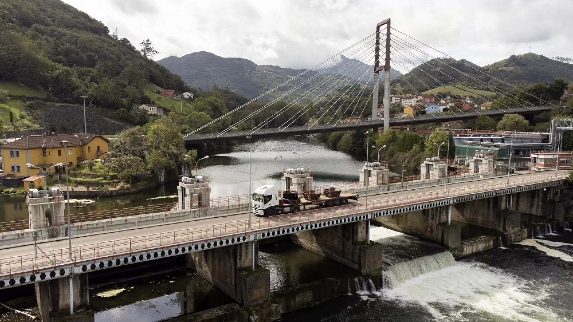 Traslado%20piezas%20que%20compondr%C3%A1n%20EDP%20Art%20Reef%20desde%20Soto%20de%20Ribera_0.jpg Traslado%20piezas%20que%20compondr%C3%A1n%20EDP%20Art%20Reef%20desde%20Soto%20de%20Ribera_0.jpg
