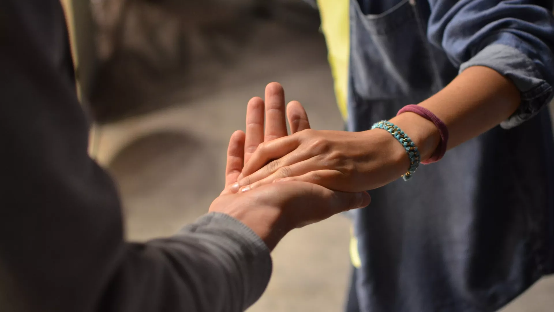 hands_0.jpg hands_0.jpg
